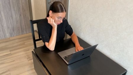 С виду недоступная а ебется как блядь